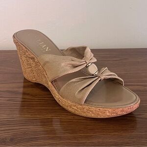 Italian Shoemakers Sz 7M Gold Tan Wedge Sandals